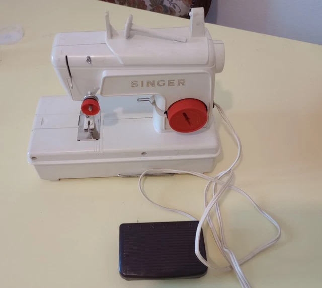 macchina da cucire giocattolo vintage