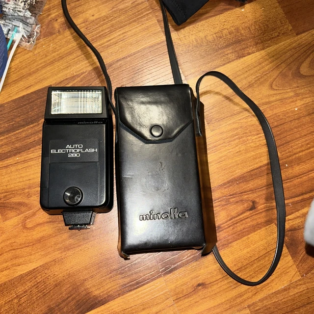 Minolta Camera Auto Electroflash 280 Good Condition Black With Bag