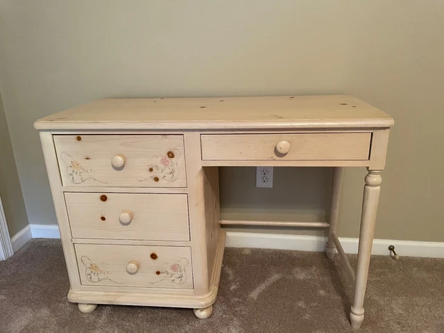 Student's Solid Wood Desk Thomasville- White Washed, Floral, design