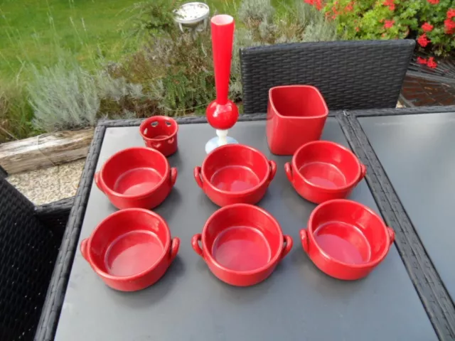 6 poêlons 1 vase soliflore 1 pot carré 1 photophore en céramique rouge.