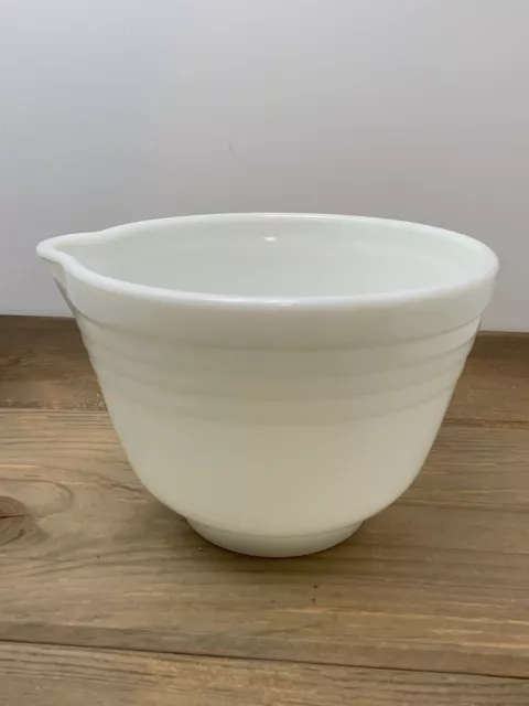 Vintage Pyrex 5 Cup Mixing Bowl White Milk Glass #24 Pour Spout Banded Top EUC