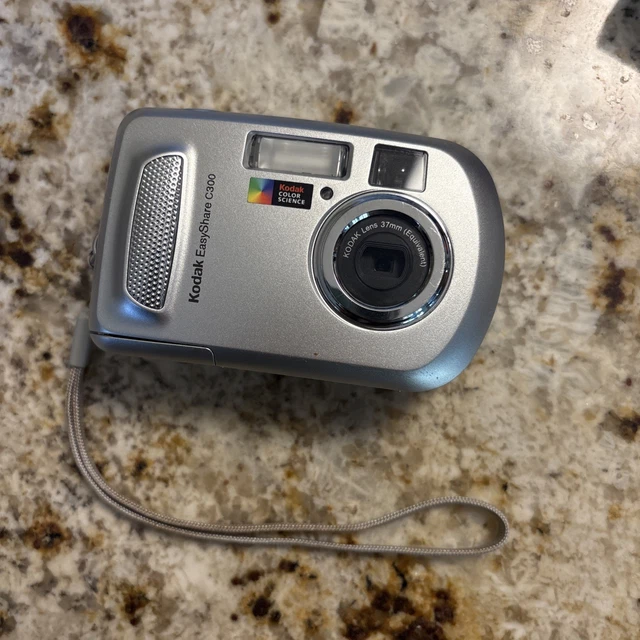 Kodak EasyShare C300 デジカメ フルセット a4823 Kodak EasyShare C300 デジカメ フルセット a4823