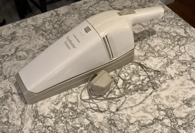 https://www.picclickimg.com/pmwAAOSwN1xlhwCO/Black-And-Decker-Dustbuster-Classic-White.webp
