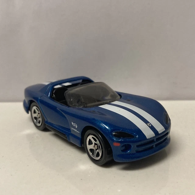 1992-1995 Dodge Viper SR1 RT/10 Collectible 1/64 Scale Diecast Diorama Model