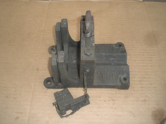 Vintage  Beaver Pipe Tools Inc  No. 2 Square End Sawing Vise