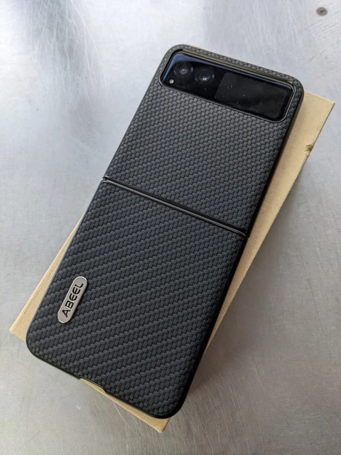 Motorola Razr 40 Cream 2