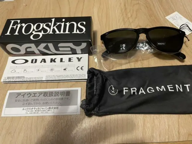 OAKLEY x FRAGMENT FROGSKINS XS Frame Polished Black Lens Dark Grey Sunglasses