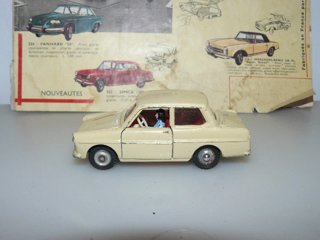 DINKY TOYS ANCIEN CAMION PANHARD  KODAK  réf32 AJ AVEC BACHE * 176