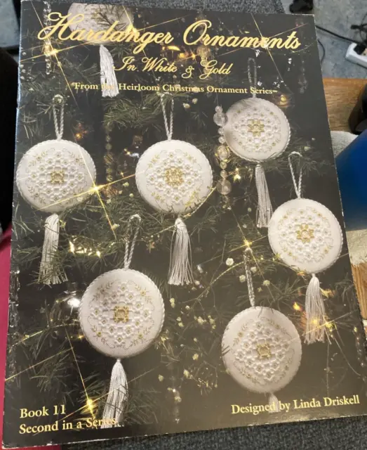 Adornos raros de colección Hardanger en blanco y oro 1988 libro 11 de Linda Driskell