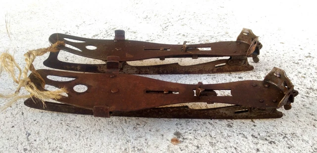 Ancienne Paire De Patins à Glace MERCUR - Fixations Complètes - Décoration Vintage