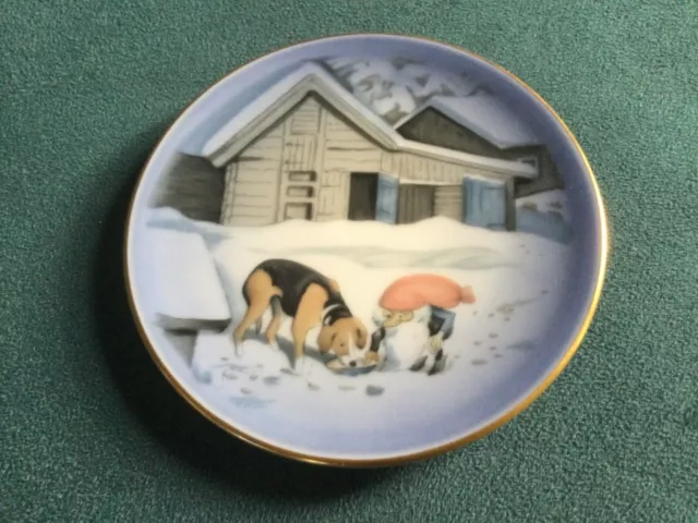 Bing & Grondahl small display plate, Harald Wiberg artwork, made in Denmark