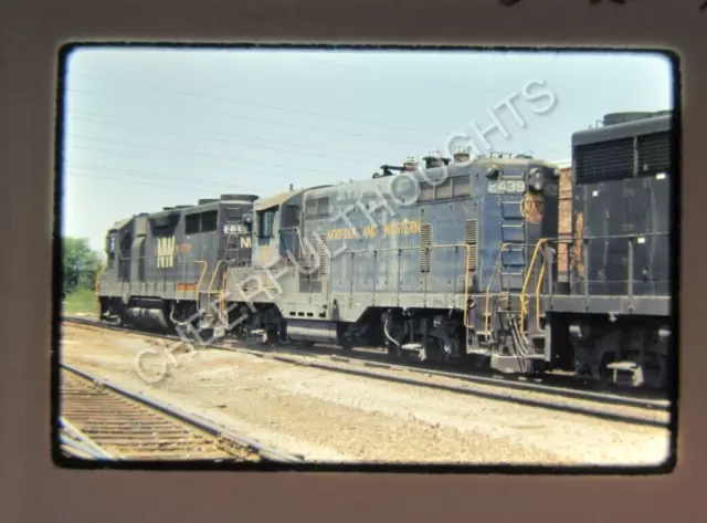 Original '76 Ektachrome Slide NW Norfolk Western 2439 GP7 New Haven, IN   37E2