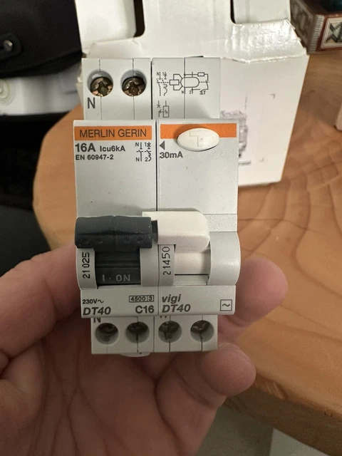 24229 | Disjoncteur Merlin Gerin C60N 4P, 20A, pouvoir de