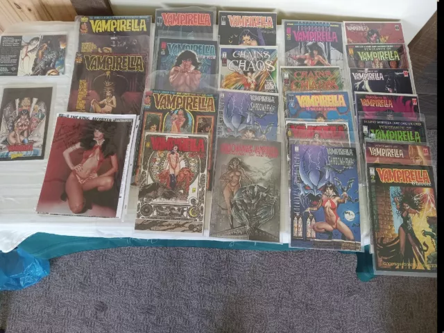 Vintage Lot Collection Vampirella Vampi Comic Magazine Autograph 25 Pc