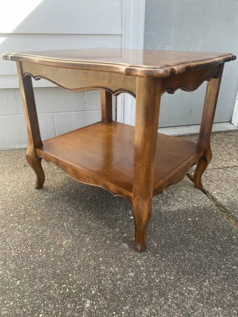 Beautiful Vintage Ethan Allen Country French One Shelf End Table #26-8304 Fin236