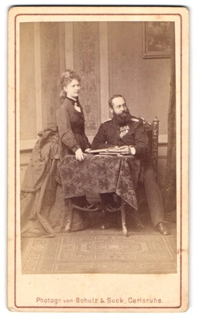 Fotografie Schulz & Suck, Carlsruhe, Langestr. 217, Offizier in Husaren-Uniform