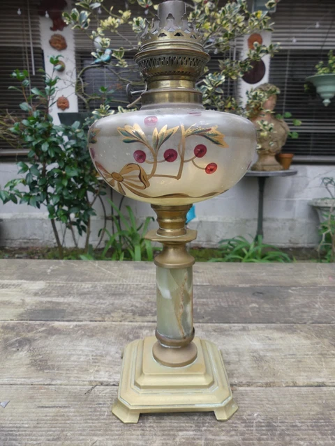 Lampe à Pétrole Ancienne En Verre à Décor Floral - Objet Décoratif Vintage