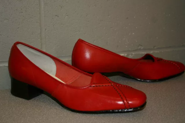 Sz 8 N NOS Vtg  70s BLOCK Heel SHOE RED Leather Quilted Toe  Slip On PUMPS