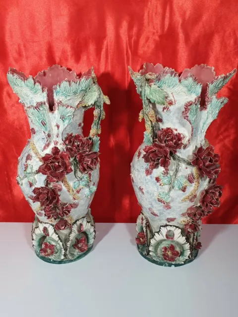 Rare Paire de vases en barbotine décors de fleurs  H 46 Cm Bon état