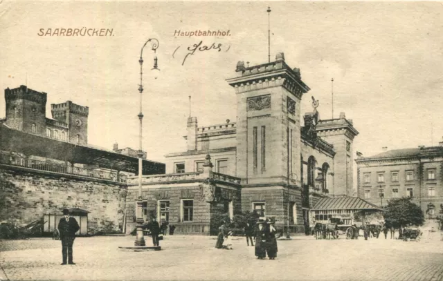 AK Saarbrücken 1919 Hauptbahnhof Passanten Kutsche