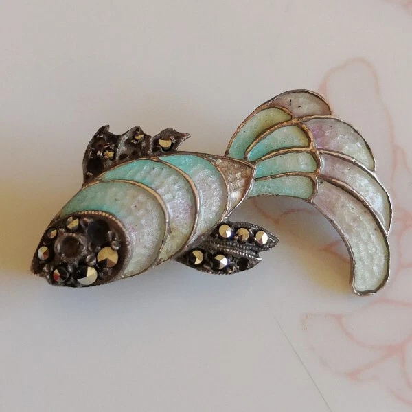 Broche Ancienne En Nacre Gravée - Motif Poisson - Souvenir Du Havre - Occasion En Bon état