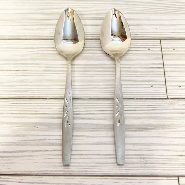 2 Oneida Will O Wisp Teaspoons 6 1/8" Cube Box Heirloom Stainless Flatware