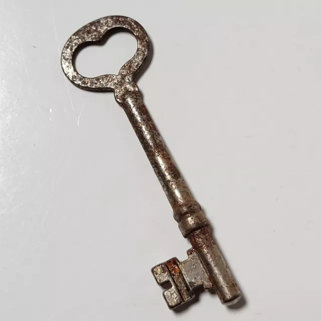 Vintage Solid Barrel Skeleton Key Approx 2.75" Long w/ Heart Shape Cat#SBD35-24 2