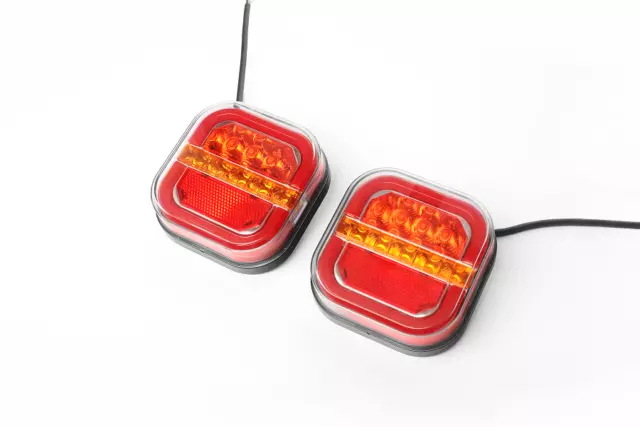 2X LED Feu Arrière Feux Remorque de Voiture Caravane Lampe Clignotant 12V-24V