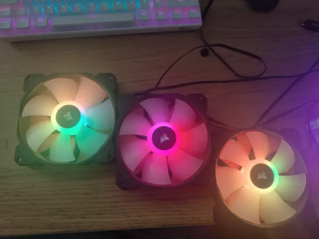 Corsair iCUE SP120 RGB ELITE 120 mm PWM Triple Fan Kit Low-Noise