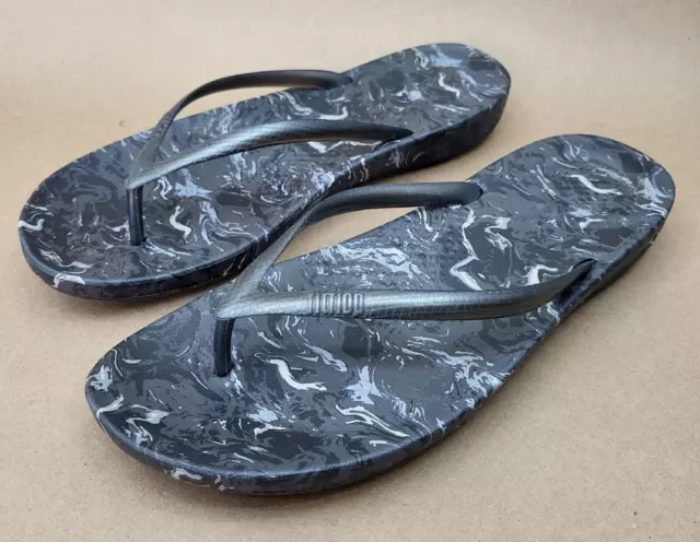 Fitflop Women's Iqushion Sandal Size 9 Thong Slide Flip Flop  Black Marble