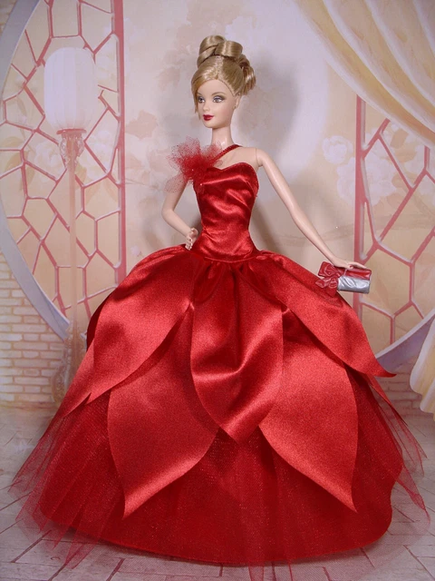 BARBIE DOLL MATTEL Holiday Joyeux Noel 2022 Robe Rouge Red Dress