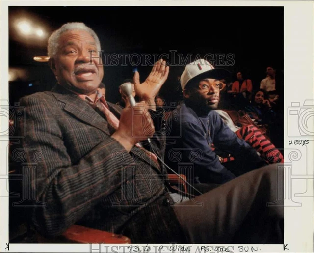 1992 Press Photo Actor Ossie Davis and Spike Lee in New Haven, Connecticut