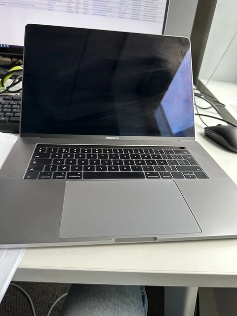 Apple MacBook Pro 15,4" (256 Go SSD, Intel Core i7 7ème Génération, 2,80 GHz, 16