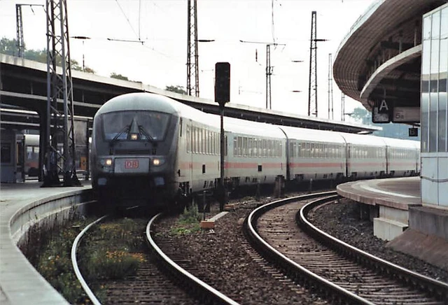 Foto IC-Steuerwagen Bpmbdzf Hbf Stralsund 10/2006 ca. 10x15cm V4101a