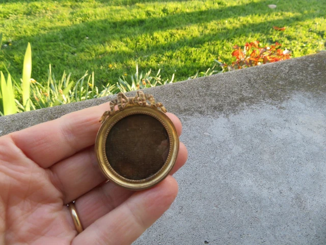 ANCIEN CADRE ROND porte photos Napoléon III, bronze doré? EUR 30,00