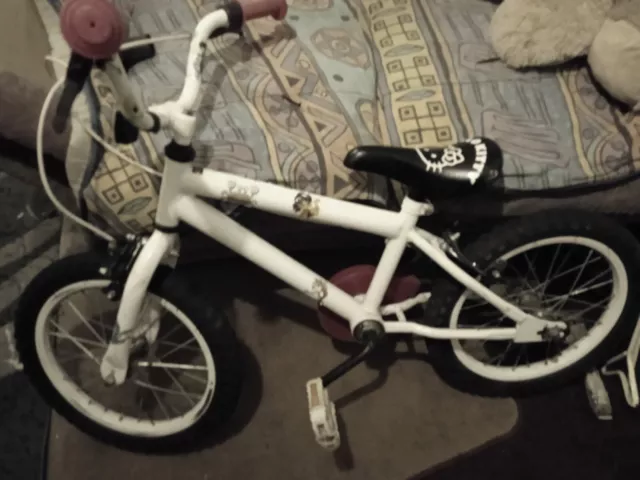 Hello kitty bike halfords hotsell