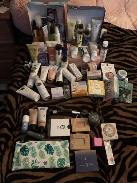 lot de 40 produits bio France (crèmes, Soins,accessoires, Maquillage)400€