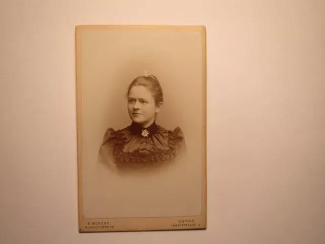 junge Frau - Portrait / CDV B. Münchs - F. Grundmann's Nachfolger Gotha