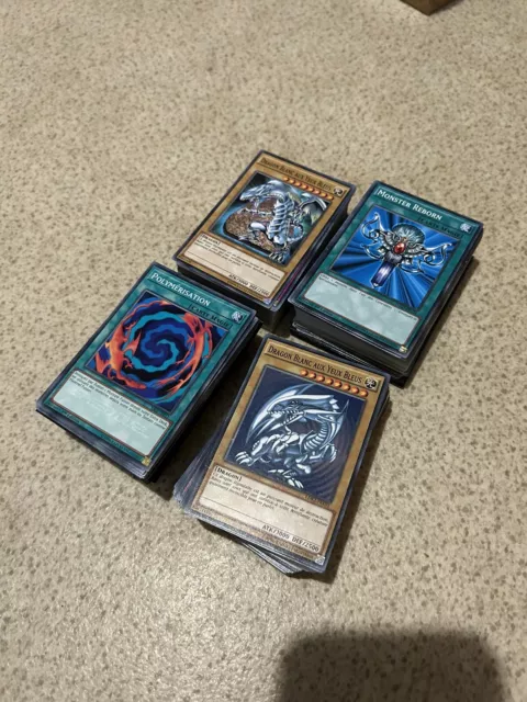 Lot de 300 cartes Yu-Gi-Oh!