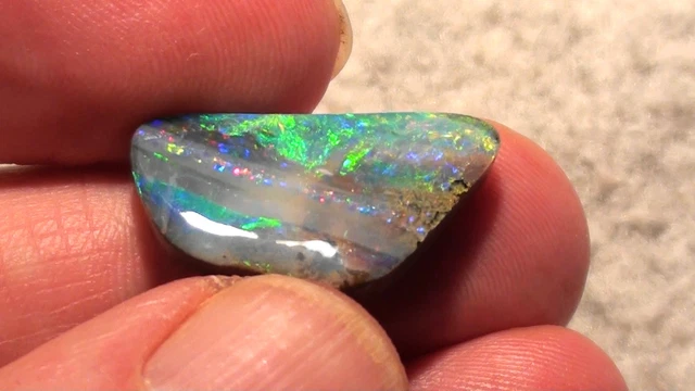 Sublime Multicolore Opale Boulder -top Pierre - 12,3ct .mit Video
