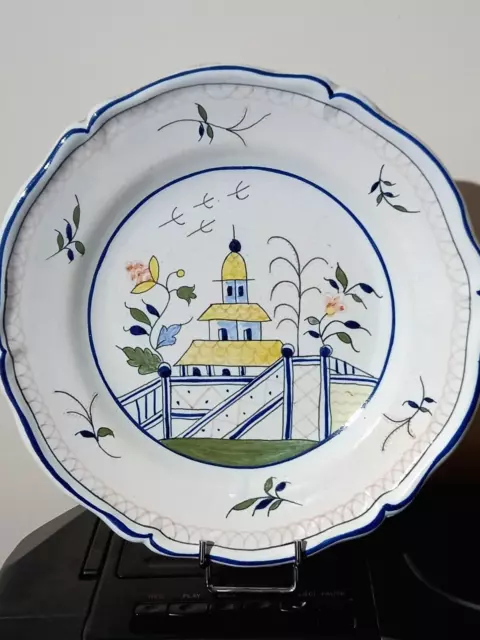 Ancienne assiette murale en faience, décor fait main, signée "CJ"