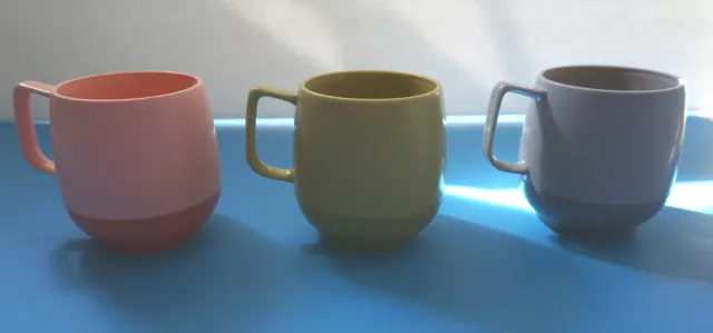 Vagron Plastic Mugs 8 oz Bopp-Decker Two Tone Pink Green Blue AS IS Vagron Plastic Mugs 8 oz Bopp-Decker Two Tone Pink Green Blue AS IS