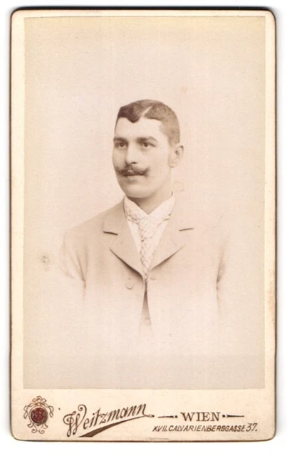 Fotografie S. Weitzmann, Wien-Hernals, Calvarienberggasse 37, Junger Herr mit M