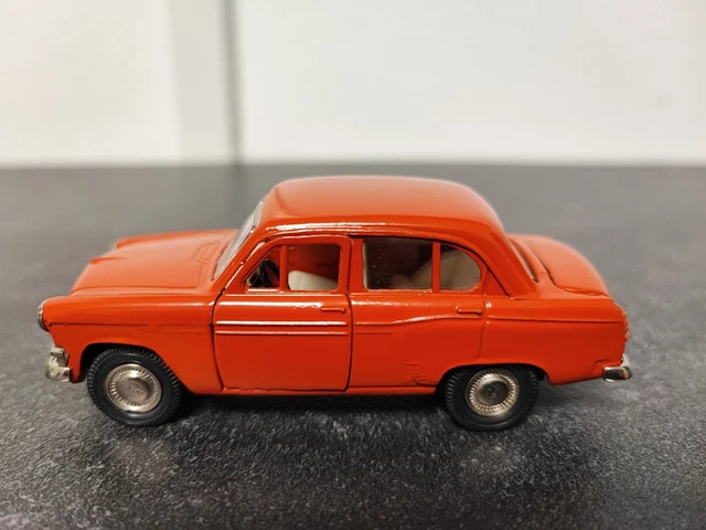 Novoexport Modellino Ussr Modellino Auto D'Epoca 1:43 Moskvitch E Lada URSS – Collezione Novoexport, Blu E Rosso Modellino Auto 1:43 Novoexport