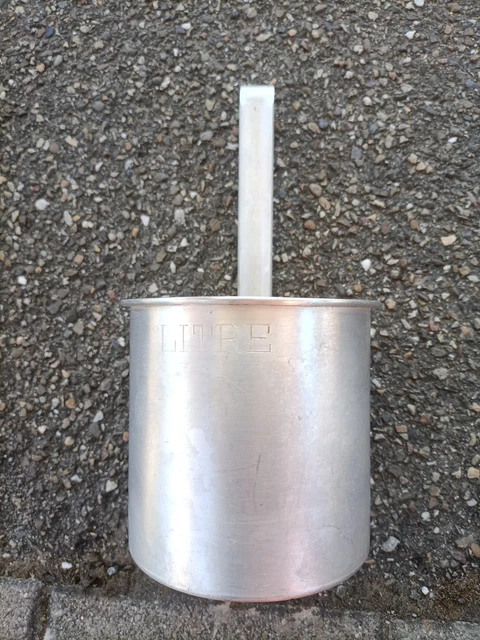 ANCIENNE PETITE MESURE à lait, à grain - aluminium - 1/4 litre - 7 x 7 cm - TBE EUR 7,95