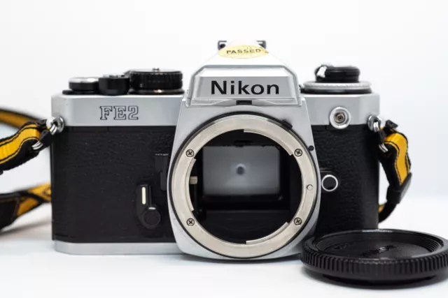 Reflex Argentique Expert NIKON FE2 35mm MF SLR + PILES/BOUCHON/SANGLE
