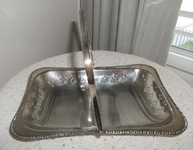 Vintage Cheltenham England EPNS Pierced Silverplated Serving Basket With Handle