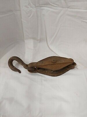 Antique Vtg. Primitive Cast Iron Rope Pulley Barn Farm Tool Well Very Old Decor