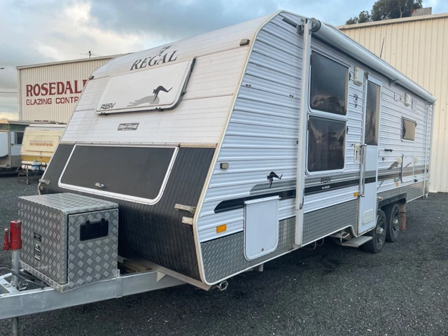 REGAL 21' 6" 4 airbags 4 shockers upgraded suspension 4 ton sep shower toilet