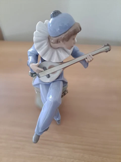 Lladro Nao Clown/Jester Playing Mandolin #1078 ‘Strumming’